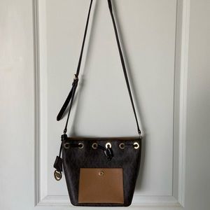 Michael Kors Bucket Crossbody